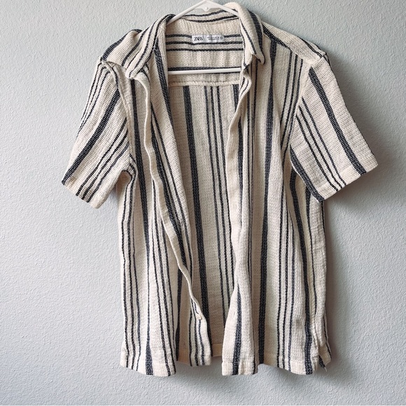 Zara Knit Textured Button Down Top - Picture 4 of 6